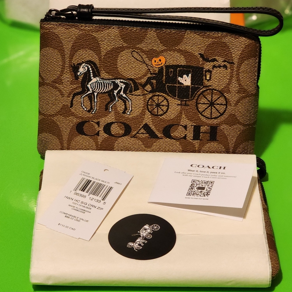 💀 NWT COACH Wristlet with Halloween Horse and Carriage 💀